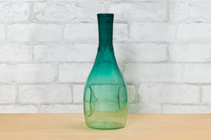 Conversation Face Vase - Nadine Saylor